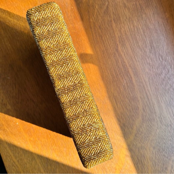 SANTI 🔸 gold herringbone beaded clutch - Picture 8 of 10